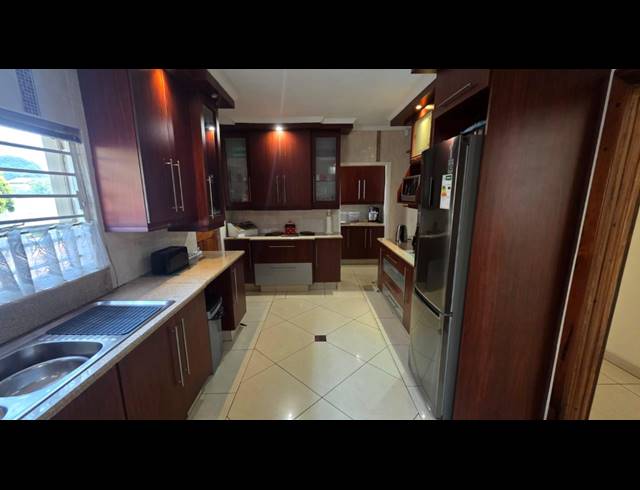 5 BEDROOM HOUSE FOR SALE IN BRACKENHURST